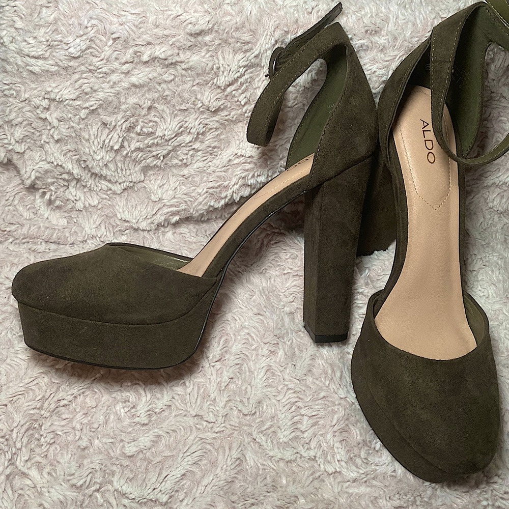 Also Platform Heels - Picture 4 of 4